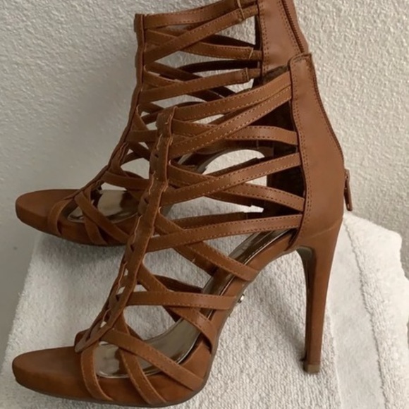 JLo pumps - Picture 2 of 5
